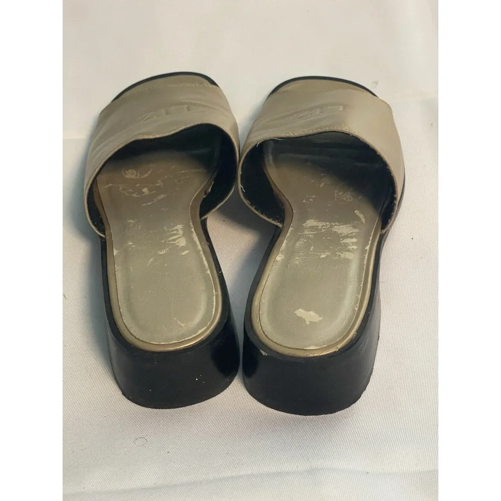 Liz‎ Claiborne Sandals Womens Size 6.5 M Gold Slip On Low Heels Metallic Bin2